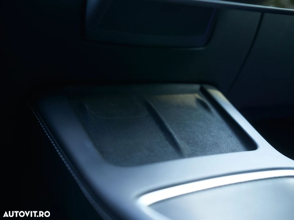 Tesla Model Y - 26