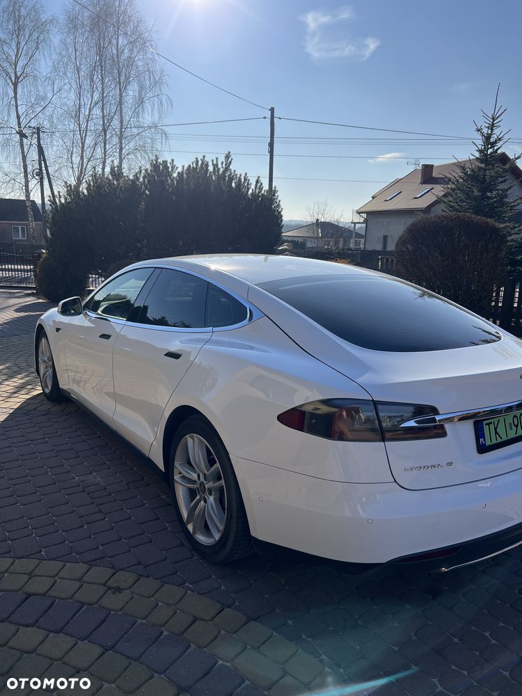 Tesla Model S 70 D - 5