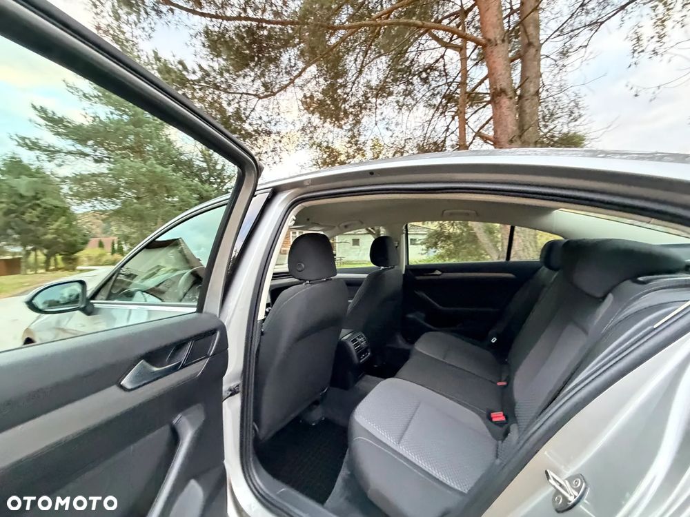 Volkswagen Passat 1.6 TDI BMT Comfortline - 22