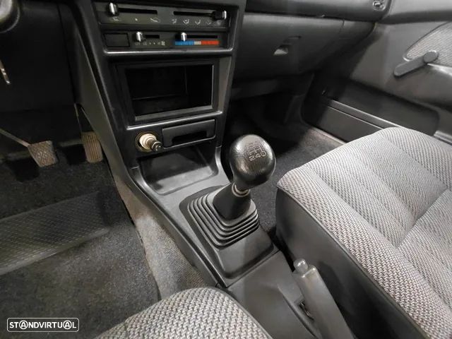 Toyota Corolla Sedan 1.3 XL 12V - 13