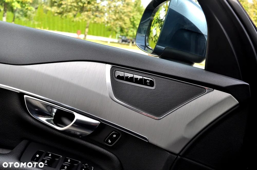 Volvo XC 90 B5 D AWD Geartronic Momentum Pro - 26