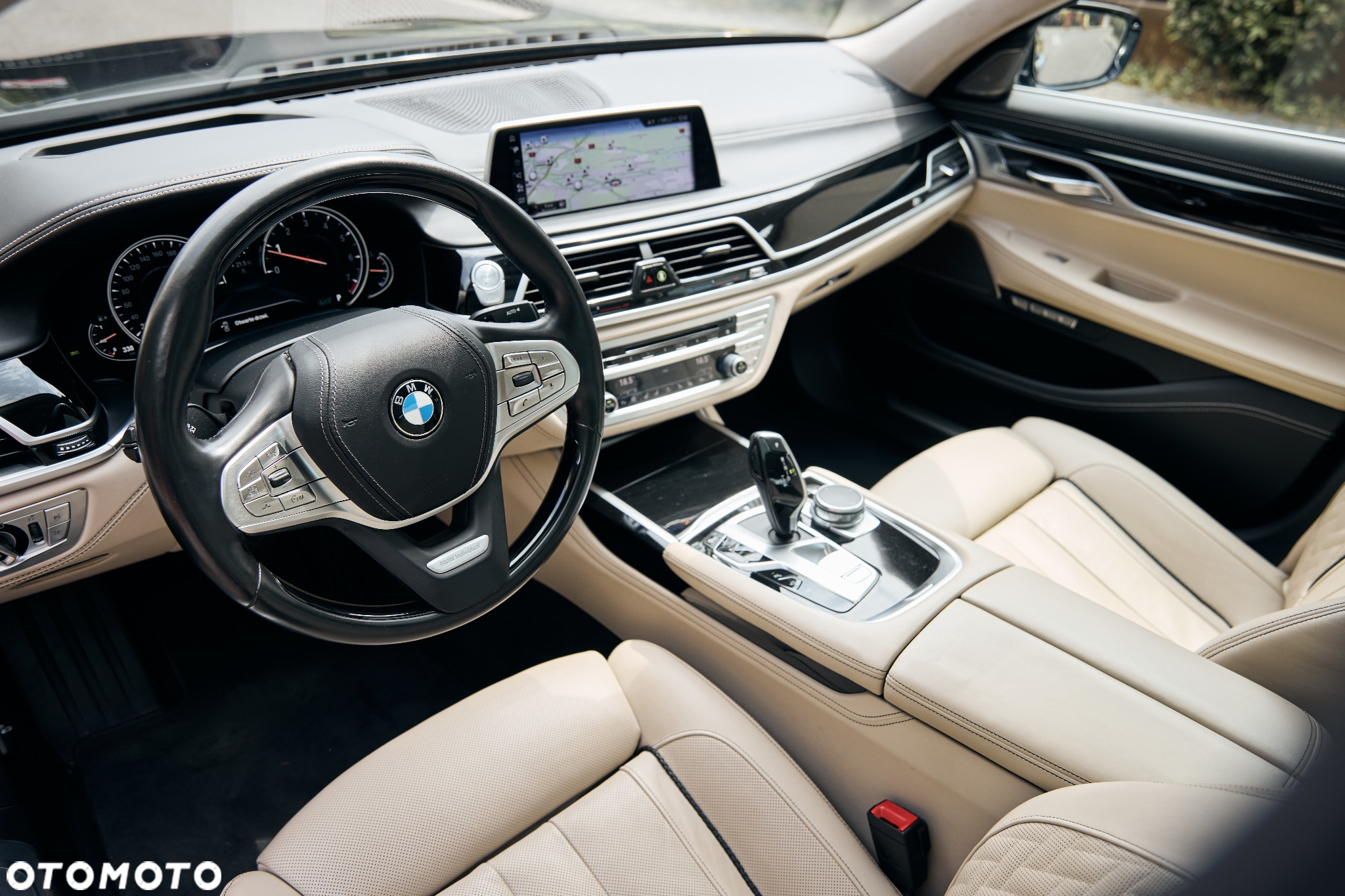 BMW Seria 7 750i xDrive - 11