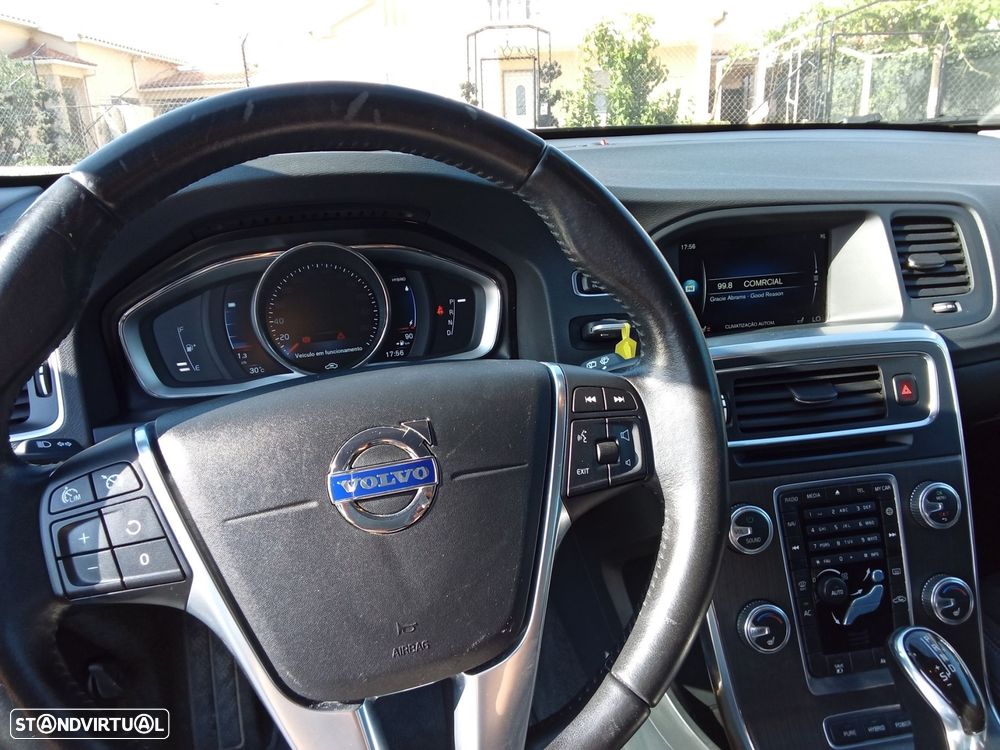 Volvo V60 2.4 D6 Momentum AWD Phev - 17