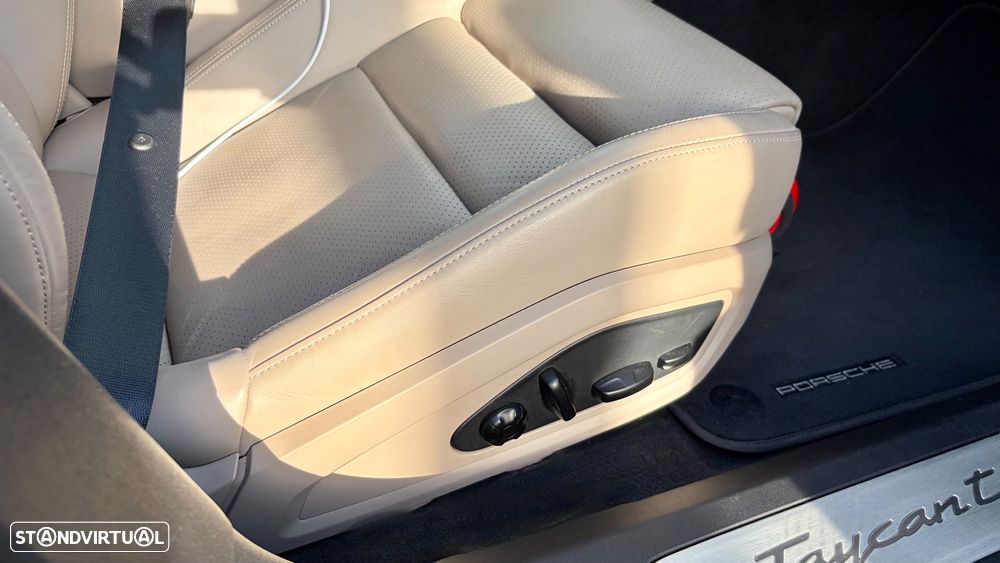 Porsche Taycan Turbo - 10