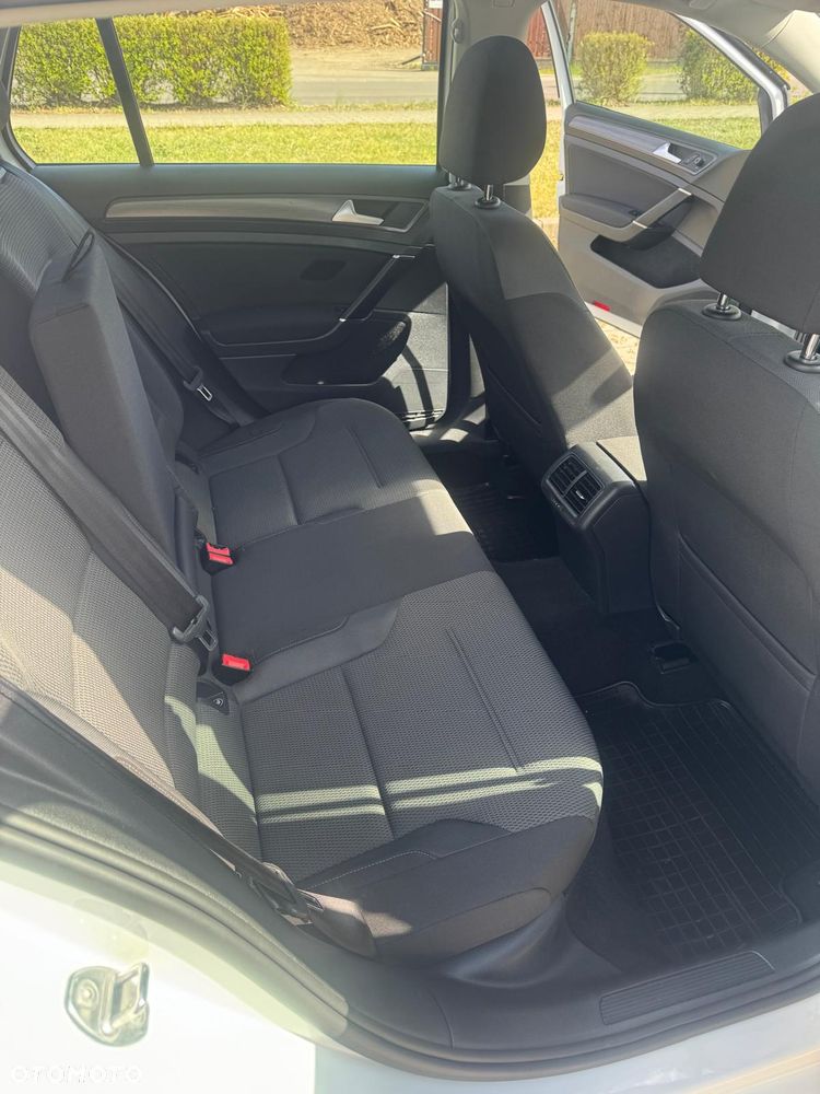 Volkswagen Golf - 11