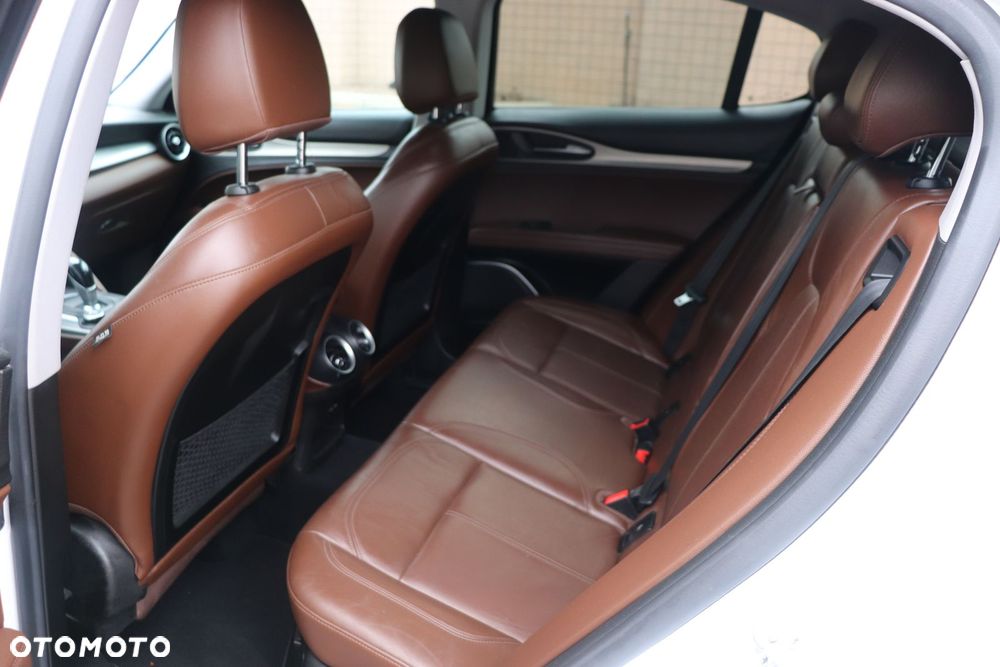 Alfa Romeo Stelvio 2.0 Turbo 16V AT8-Q4 Ti - 22
