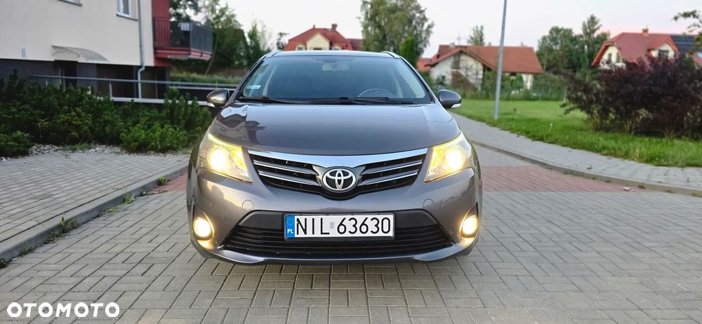Toyota Avensis 2.0 D-4D - 17