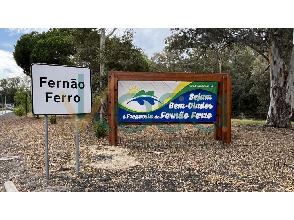 Moradia Geminada T4 com Piscina - Design Contemporâneo | Fernão Ferro - Grande imagem: 2/5