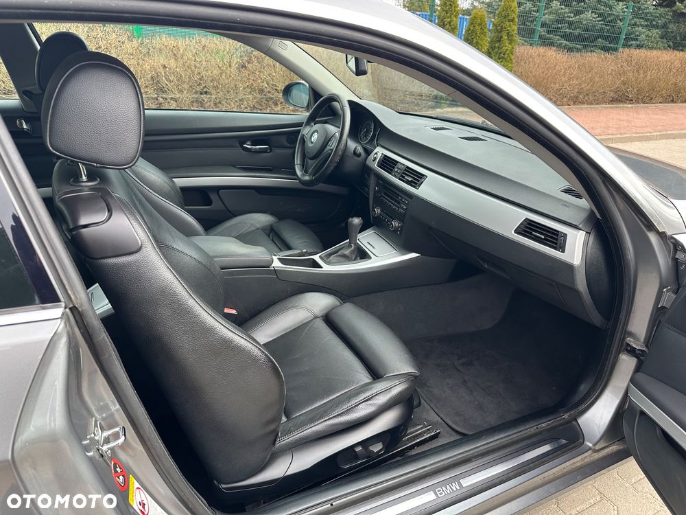 BMW Seria 3 325i - 14