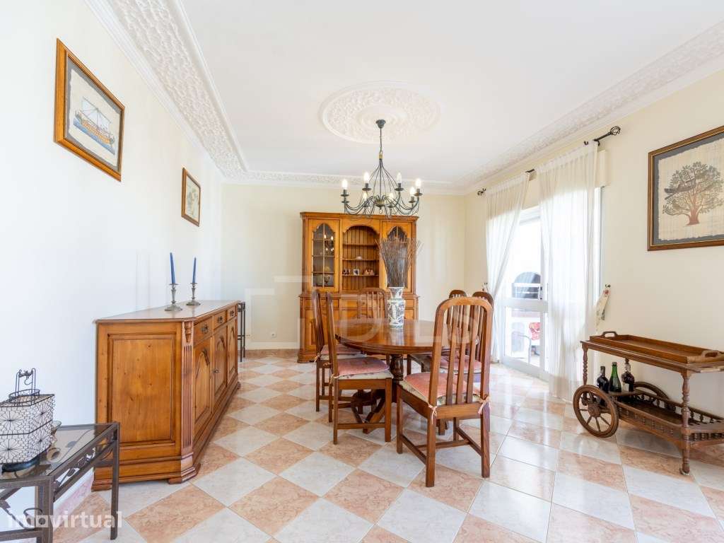 Apartamento T4 em Quarteira com terraço e lareira, junto à praia - Grande imagem: 5/30