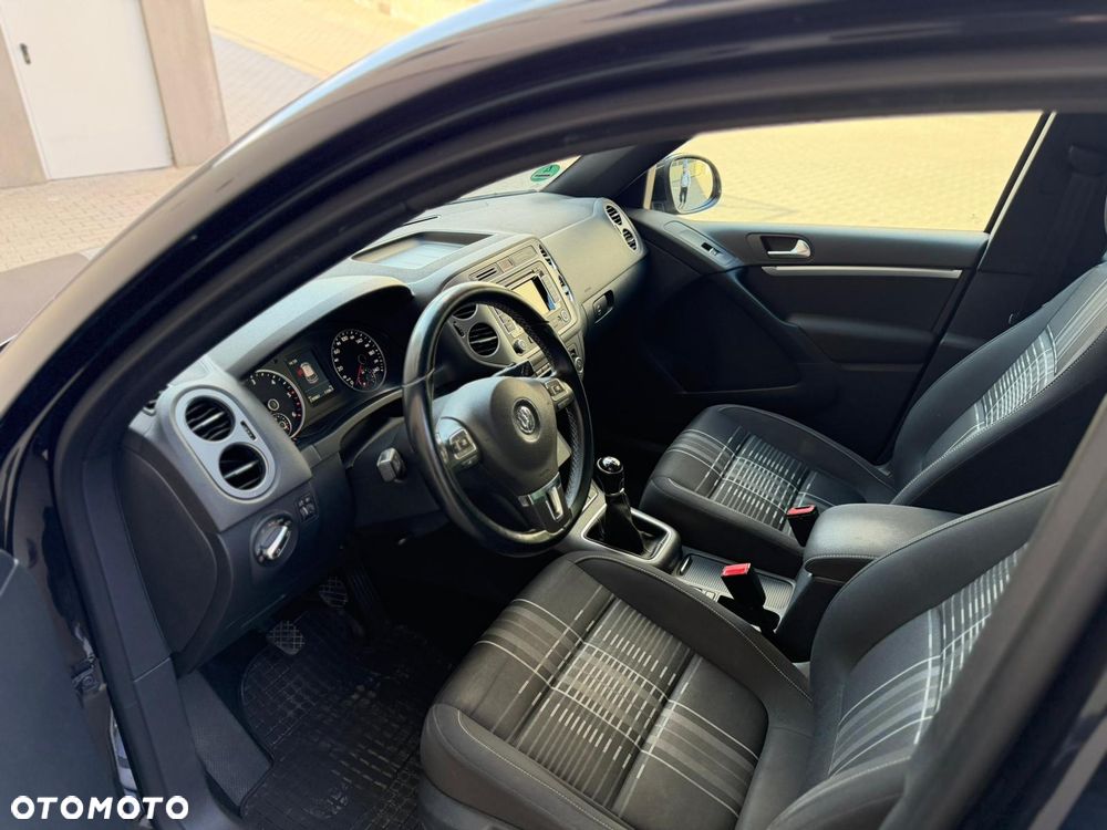 Volkswagen Tiguan 2.0 TDI DPF BlueMotion Technology Lounge Sport & Style - 10