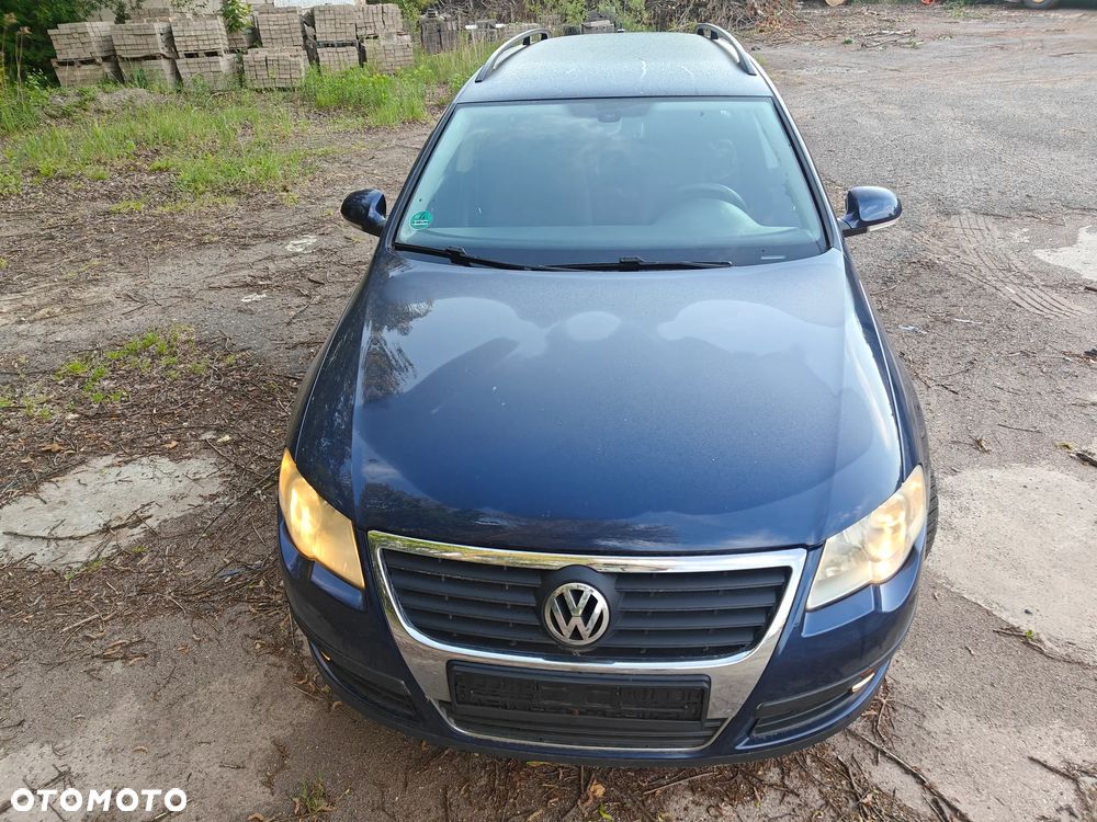 Volkswagen Passat 1.6 FSI Comfortline - 1