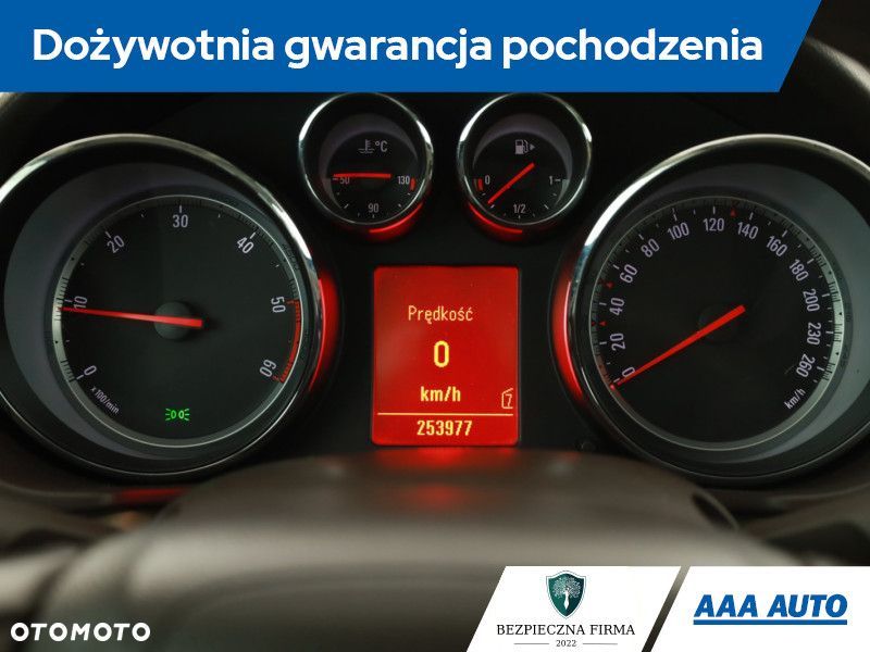 Opel Insignia - 10