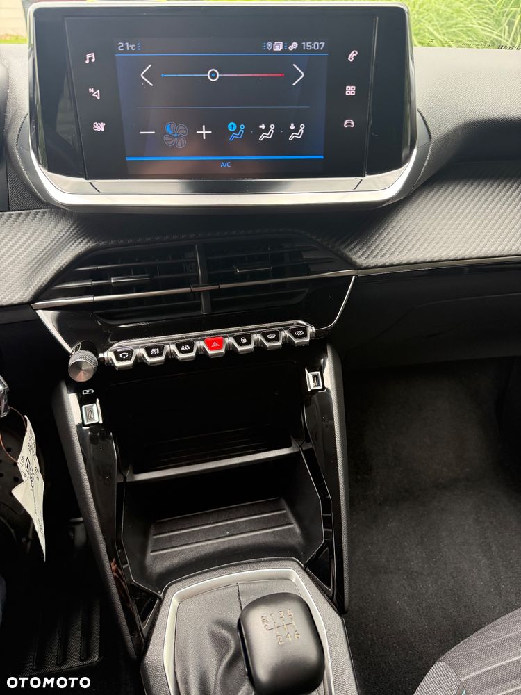 Peugeot 208 TURBO 100 Style - 22