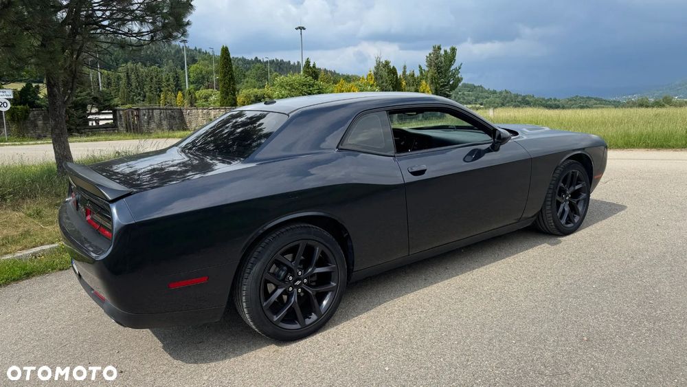 Dodge Challenger - 11