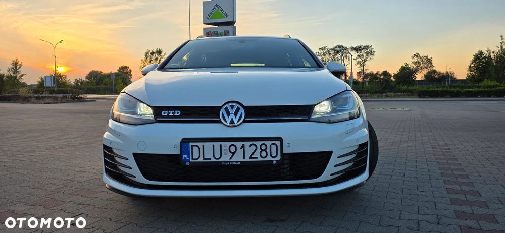 Volkswagen Golf - 2