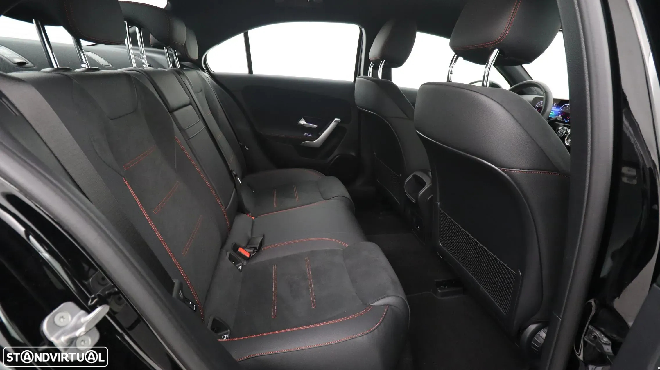 Mercedes-Benz A 200 Limousine AMG Line Aut. - 23