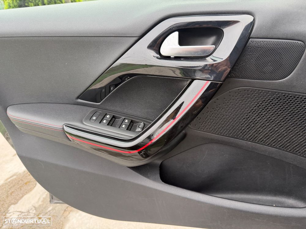 Peugeot 2008 1.2 PureTech GT Line EAT6 - 30