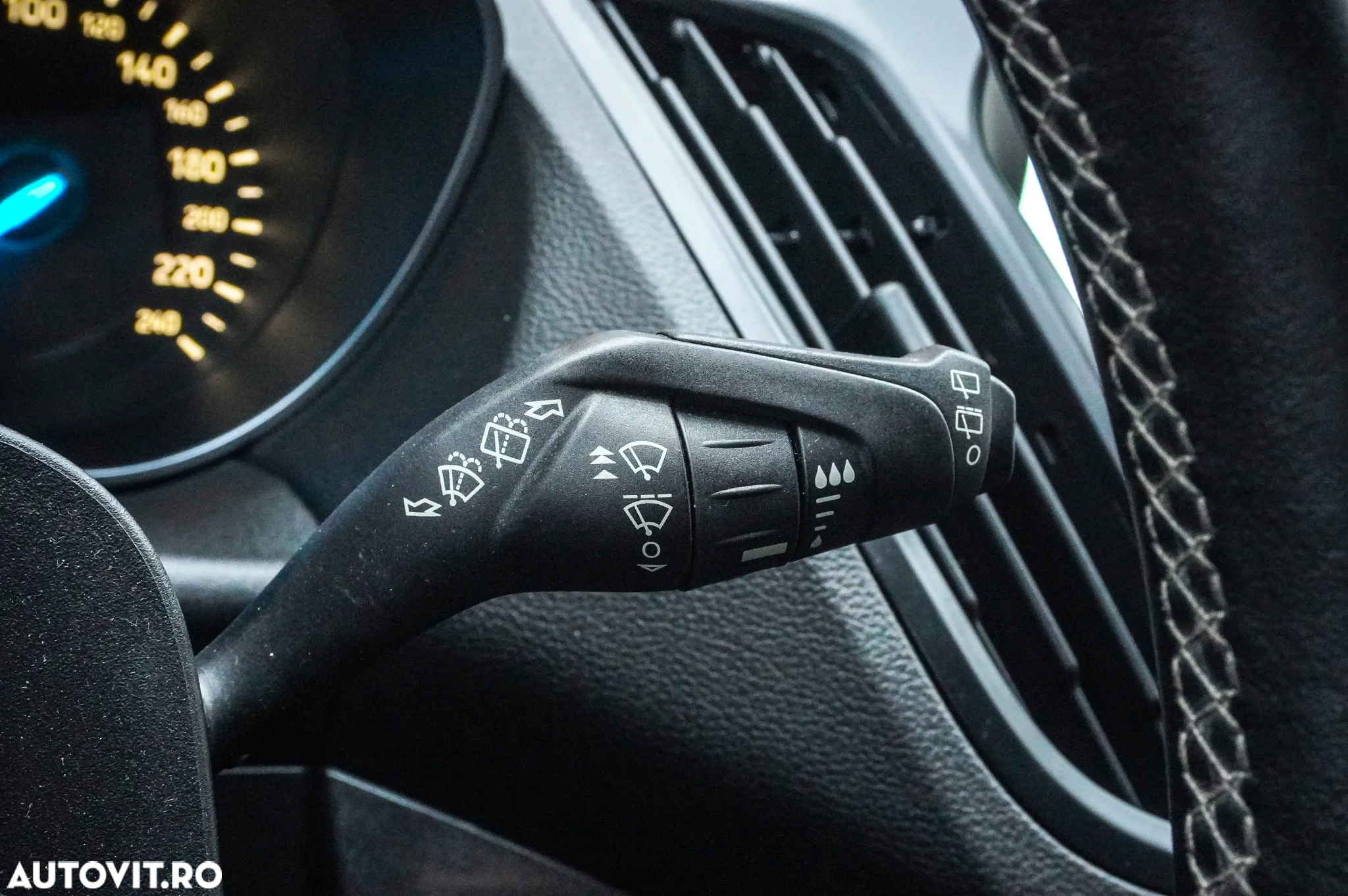 Ford Kuga 2.0 TDCi 4WD Powershift ST-Line - 33