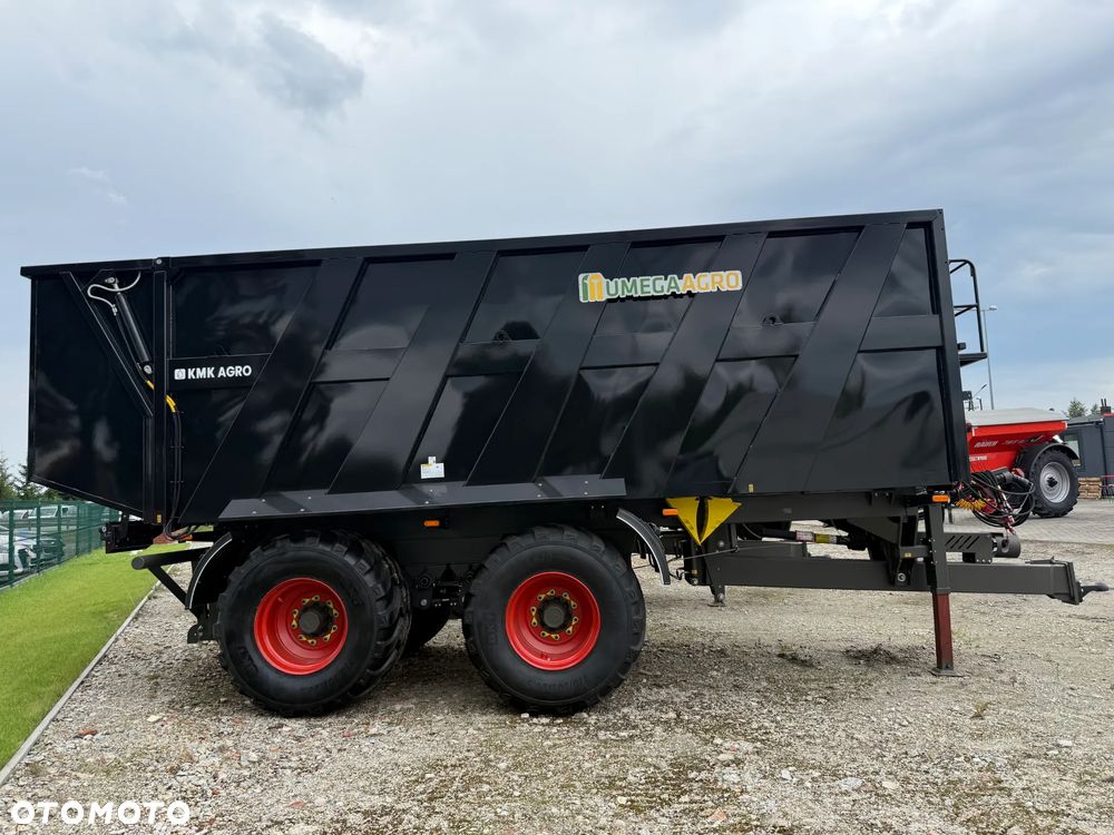 UMEGA Przyczepa objętościowa PI 20 ze ścianą przesuwną UMEGA AGRO