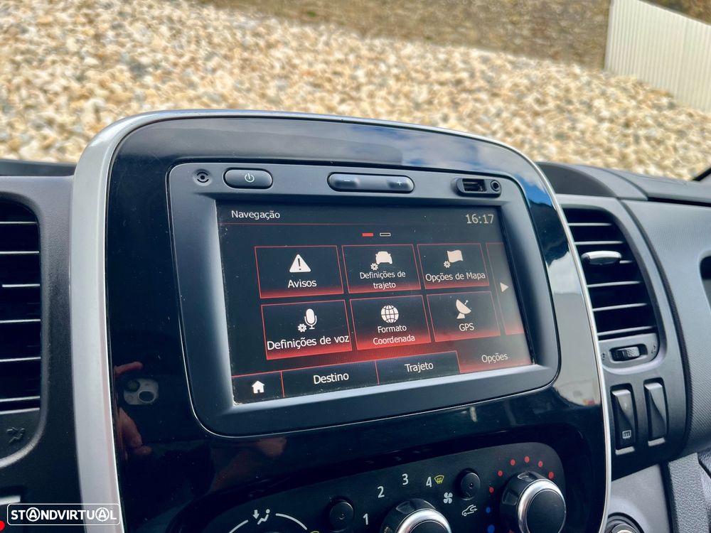 Renault Trafic 1.6 DCI Cabine dupla 6 lugares versão longa - 36