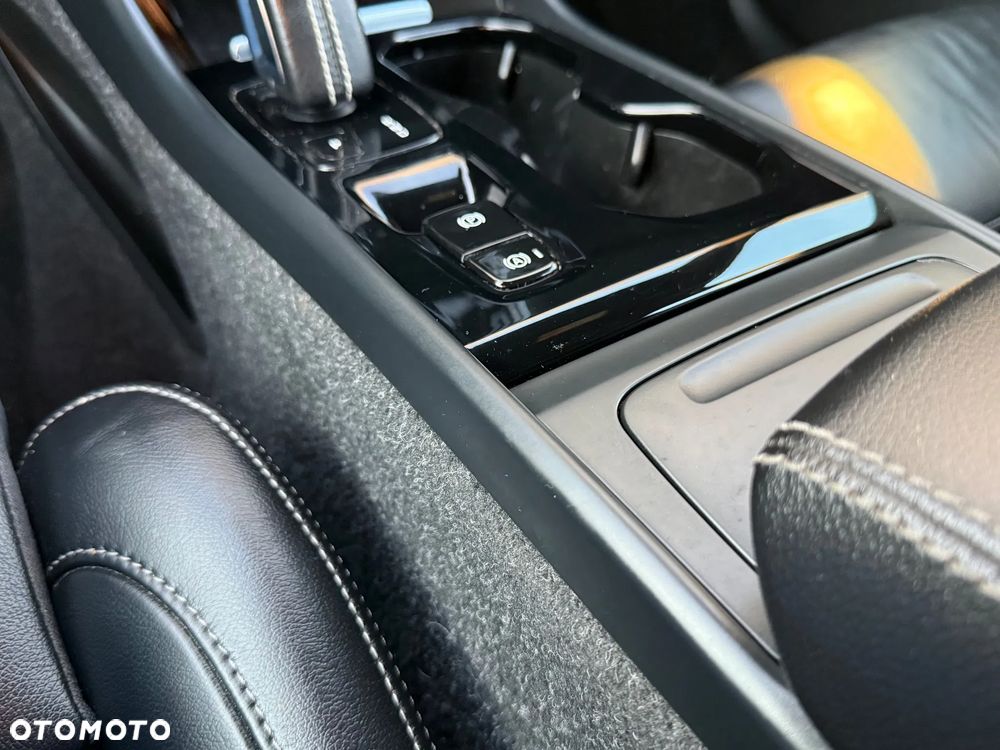 Volvo XC 40 T3 R-Design - 16