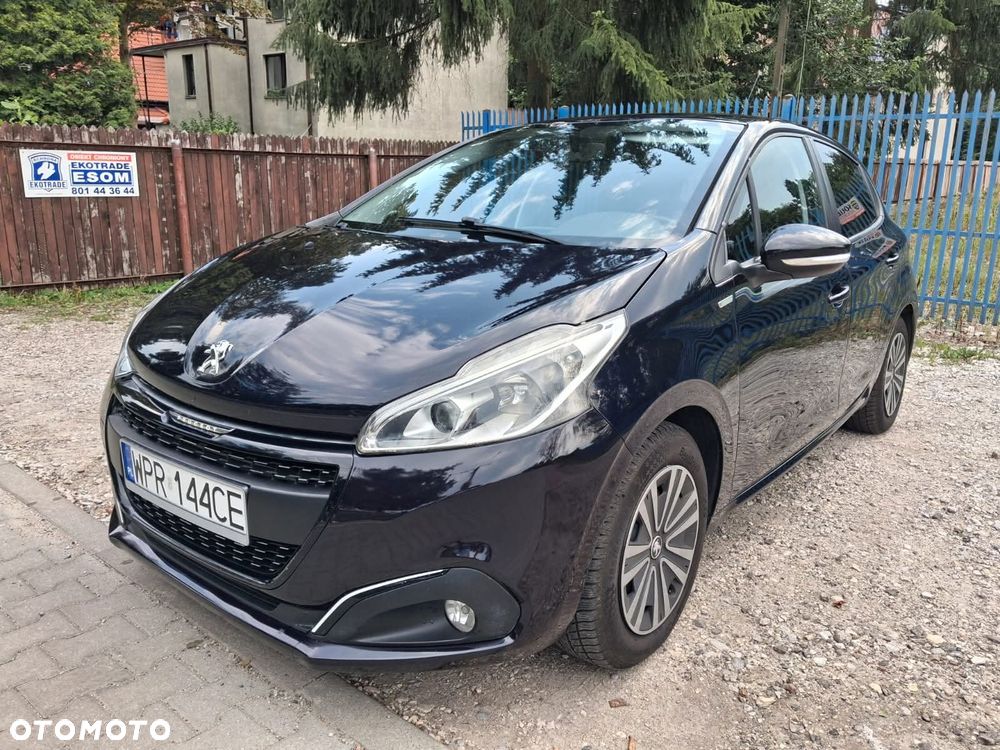 Peugeot 208 - 1