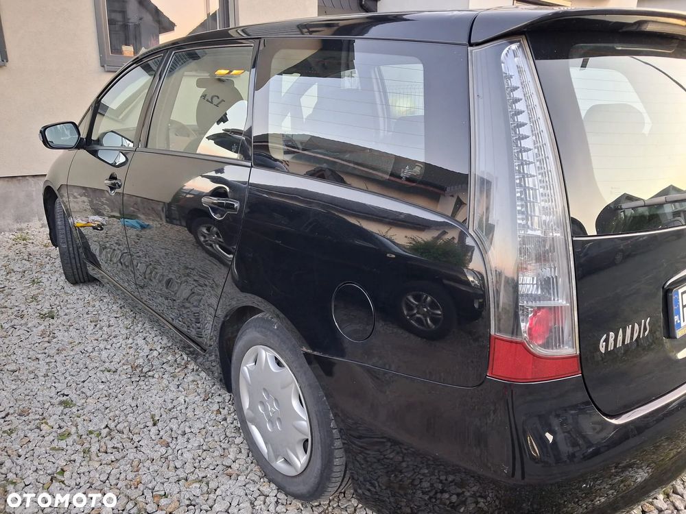 Mitsubishi Grandis - 7