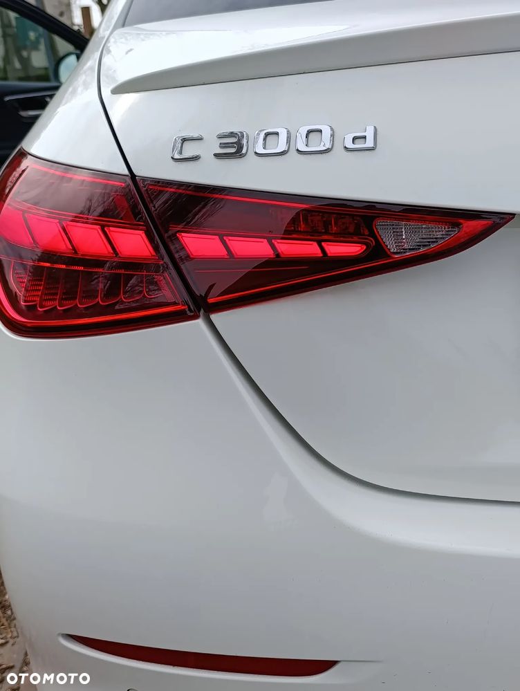 Mercedes-Benz Klasa C 300 d mHEV AMG - 22