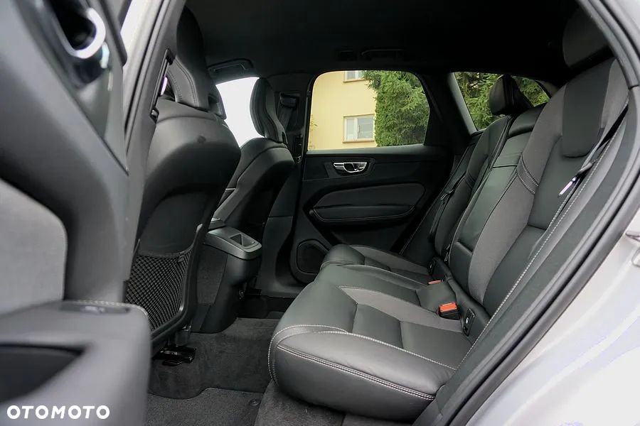 Volvo XC 60 B4 D AWD Plus Dark - 21