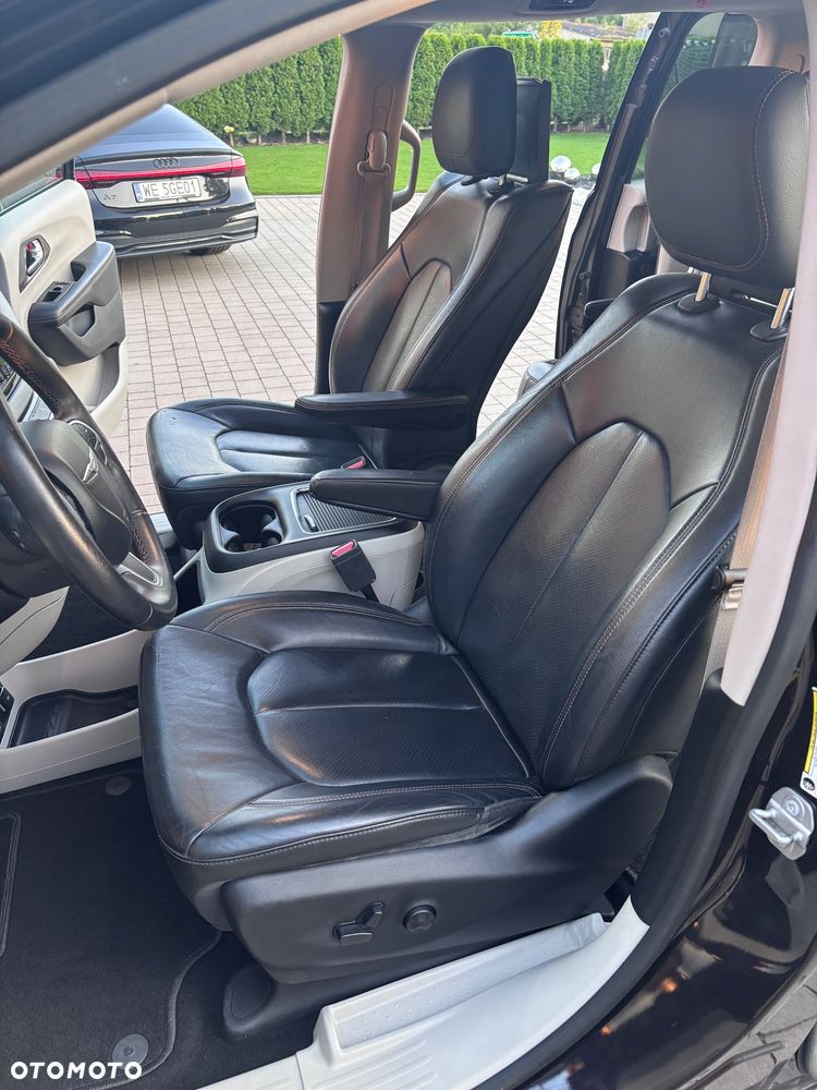 Chrysler Pacifica - 25