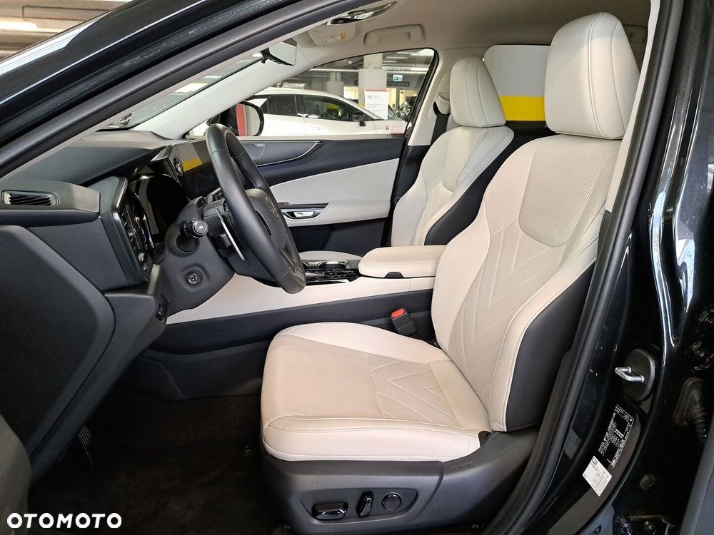 Lexus NX 350h Omotenashi AWD - 32