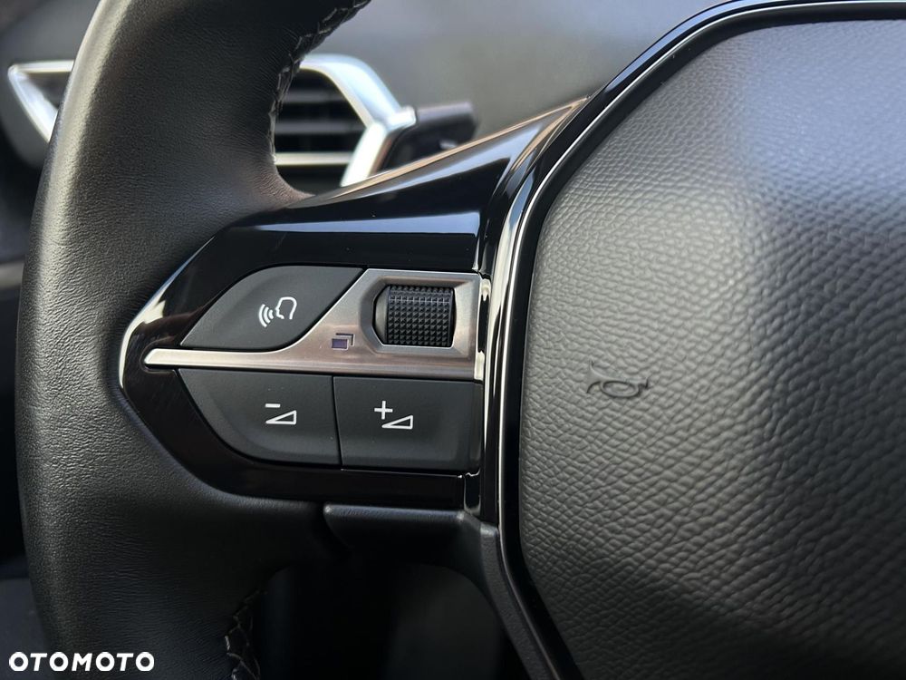 Peugeot 3008 1.5 BlueHDi Allure Pack S&S EAT8 - 26
