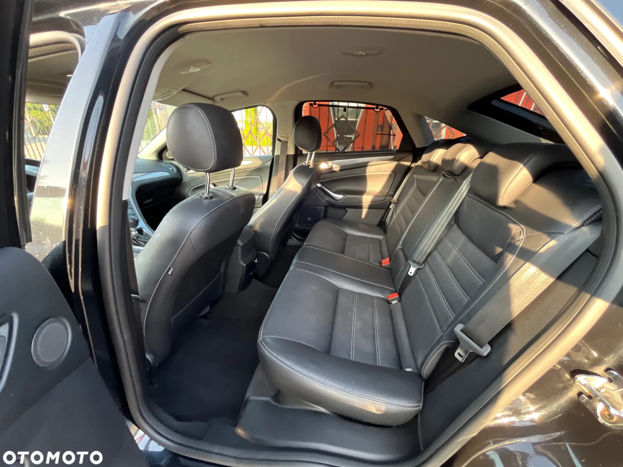 Ford Mondeo 1.6 T Ghia - 30