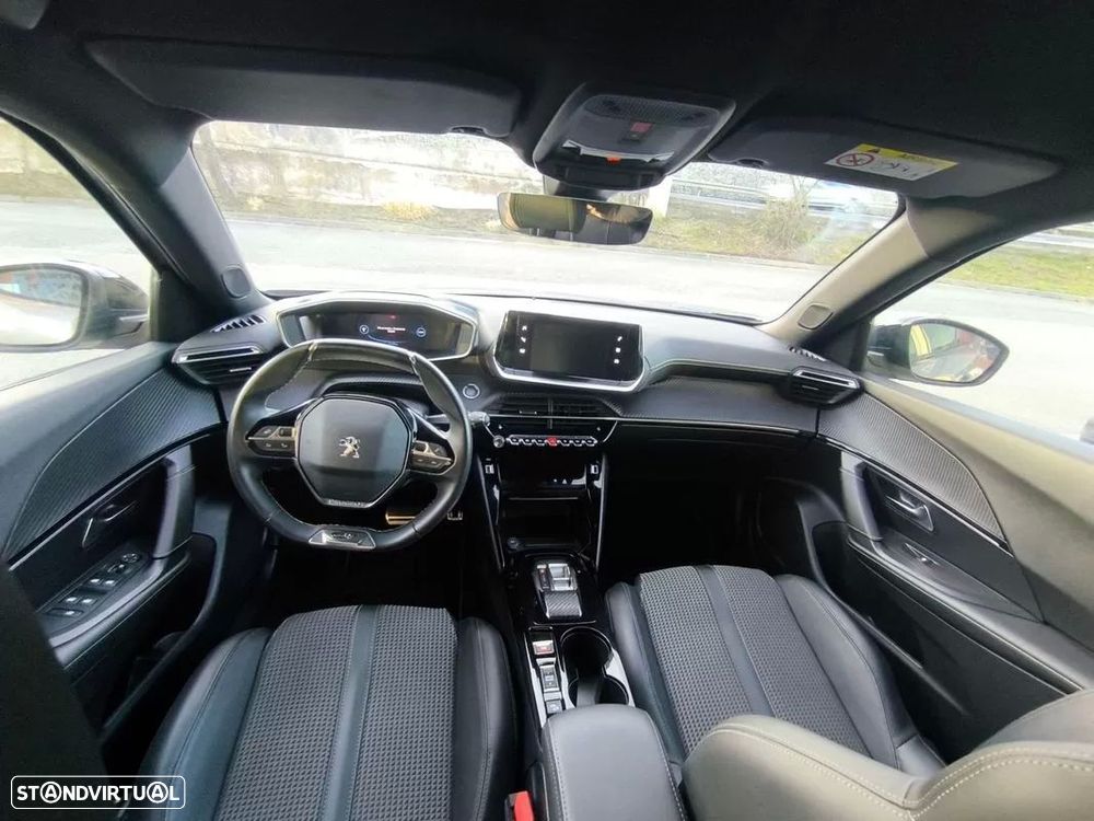 Peugeot e-2008 50 kWh GT - 6