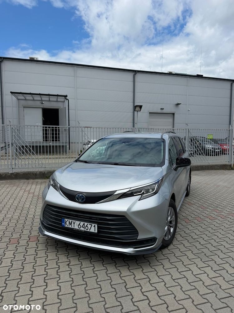 Toyota Sienna - 11