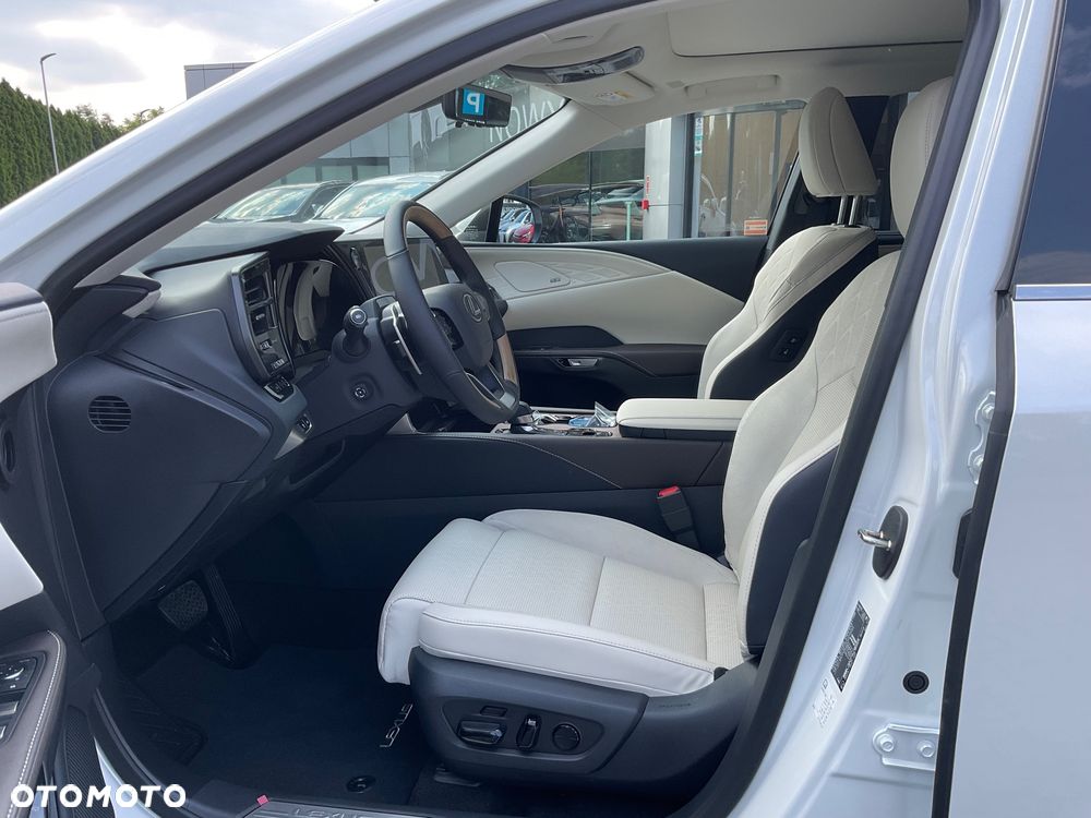 Lexus RX 450h+ Omotenashi - 8