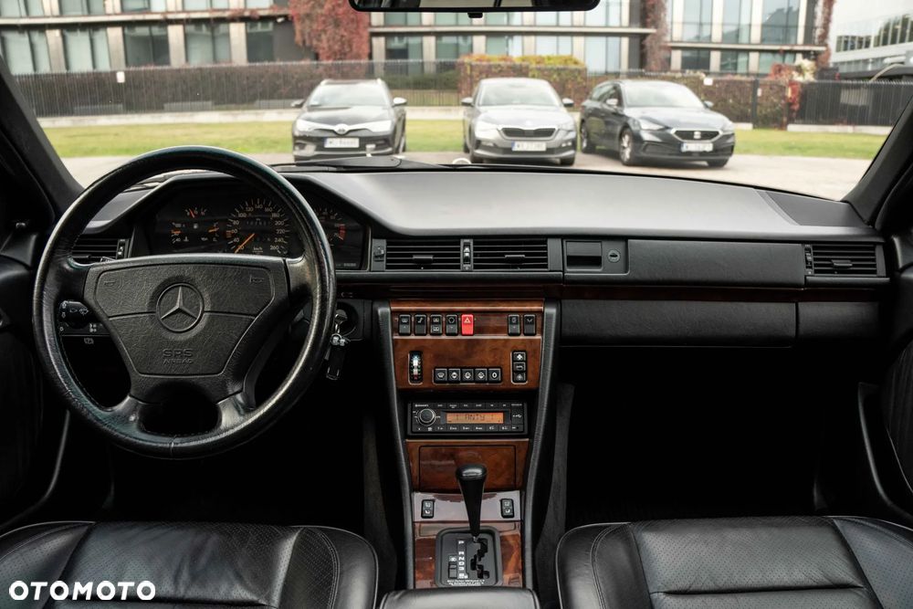 Mercedes-Benz W124 1991 photo 3