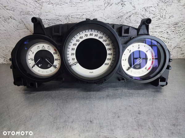 MERCEDES C KLASA W204 LIFT ZEGARY LICZNIK UK A2049004508