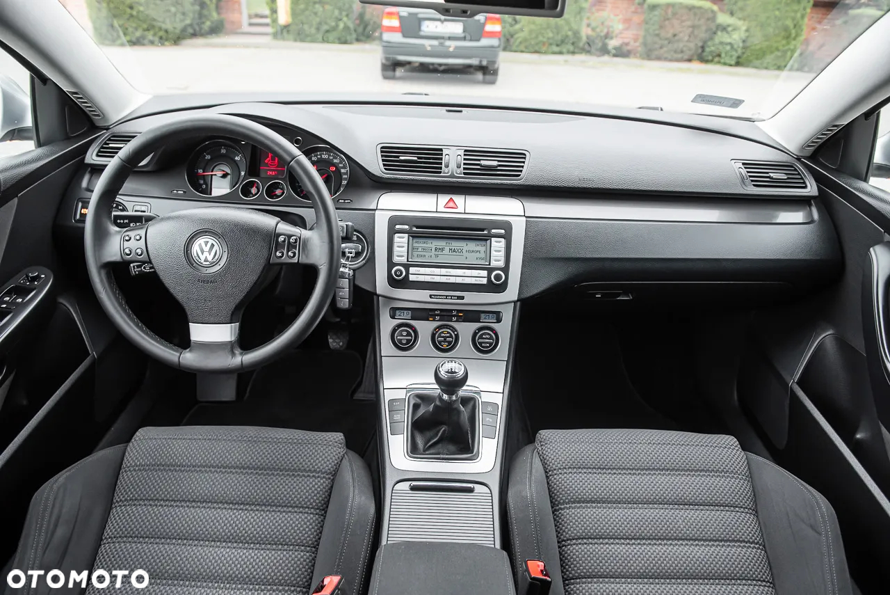Volkswagen Passat 2.0 TDI Sportline - 25