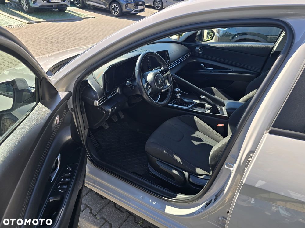 Hyundai Elantra 1.6 Smart - 10