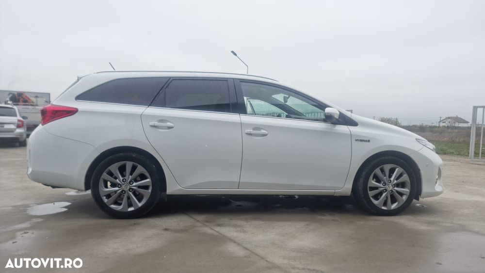 Toyota Auris 1.8 L VVT-i TS Hybrid Sol+ - 3