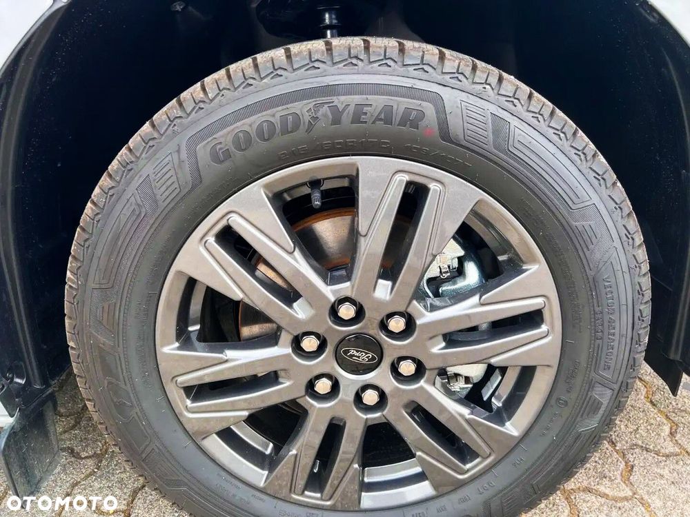 Ford Tourneo Custom - 10