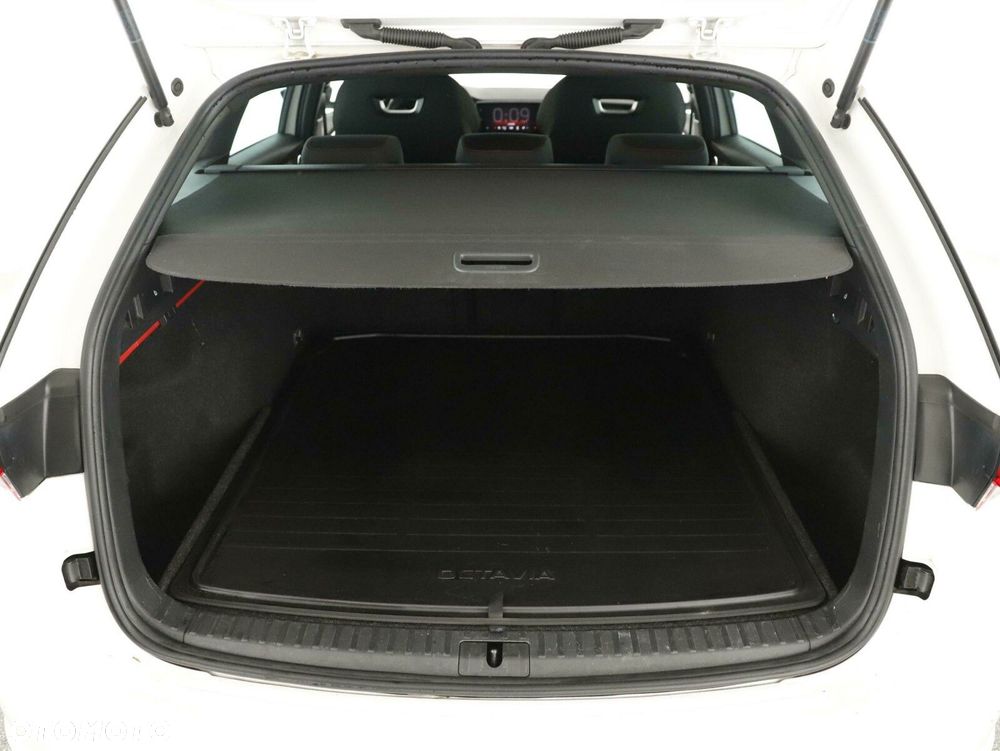 Skoda Octavia 2.0 TDI RS DSG - 10