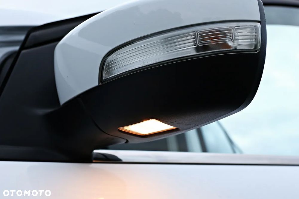 Ford Kuga 2.0 TDCi 2x4 Titanium - 35