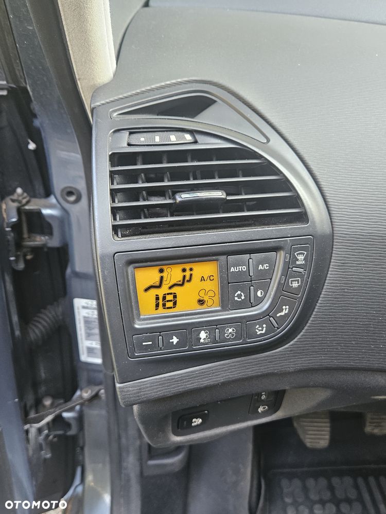Citroën C4 Picasso VTi 120 Attraction - 18