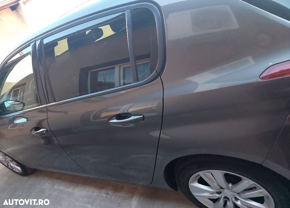 Peugeot 308 1.2 L PureTech Turbo Active - 16