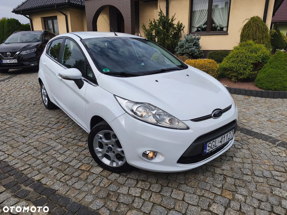 Ford Fiesta 2012 photo 2