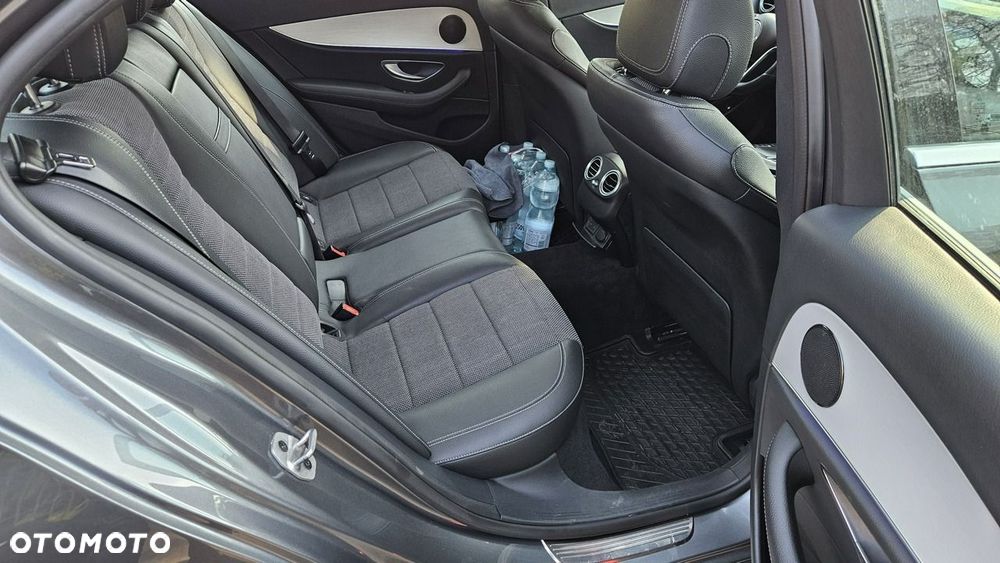Mercedes-Benz Klasa E 200 d 9G-TRONIC Night Edition - 17