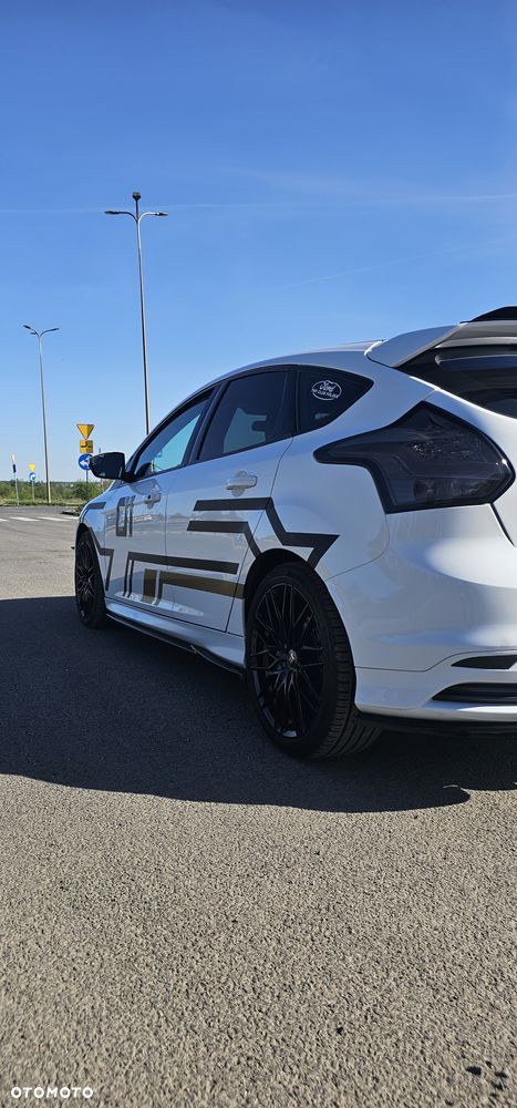 Ford Focus ST - 4